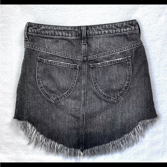 Free People We The Free Bailey Denim Mini Skirt Size 28 Gray Raw Frayed Hem Boho - Picture 9 of 11